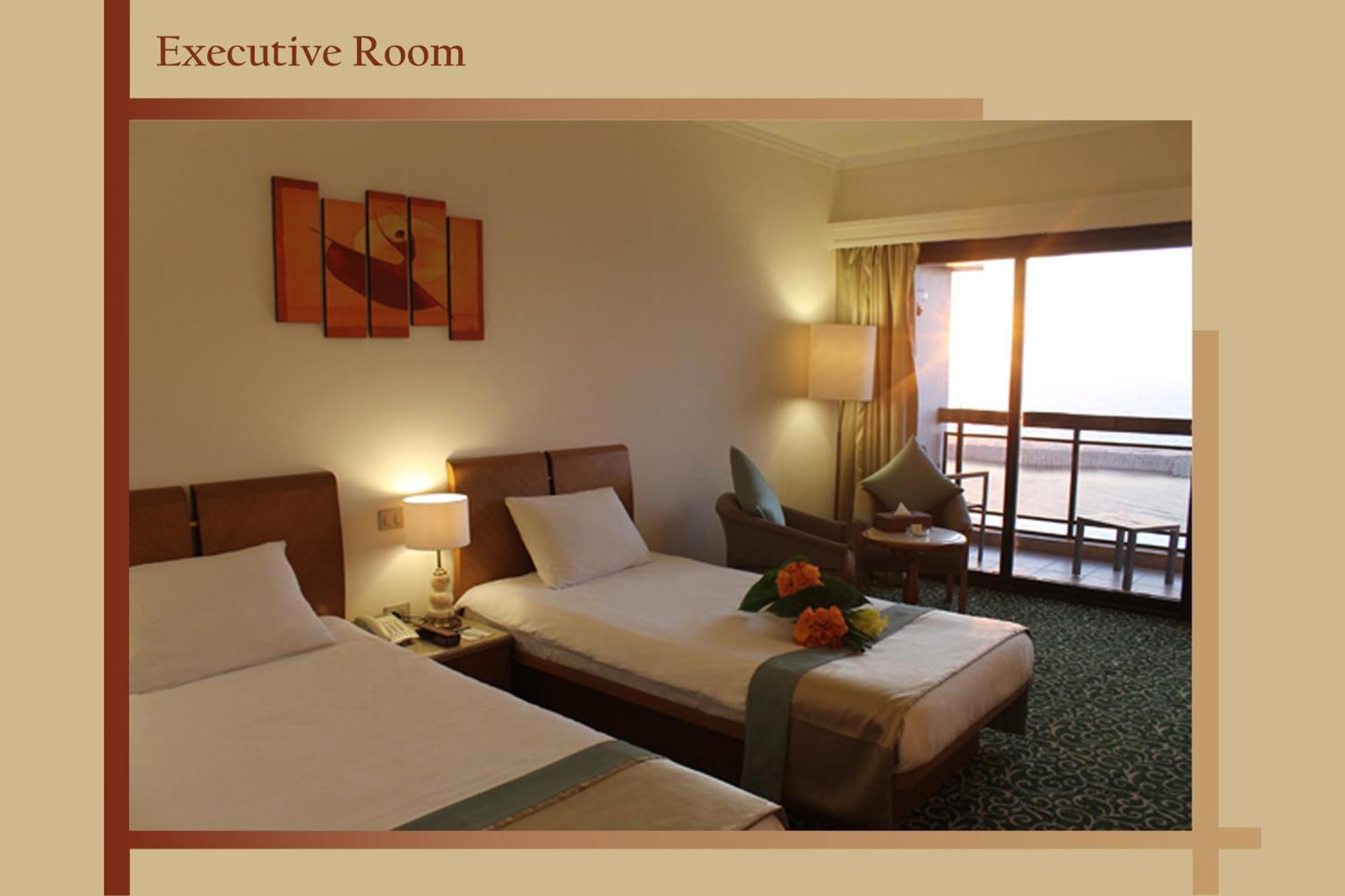 Plaza Hotel 4*